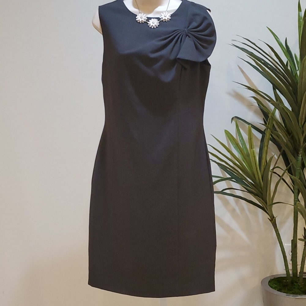 Calvin Klein - Rouched Bow Sleeveless Dress